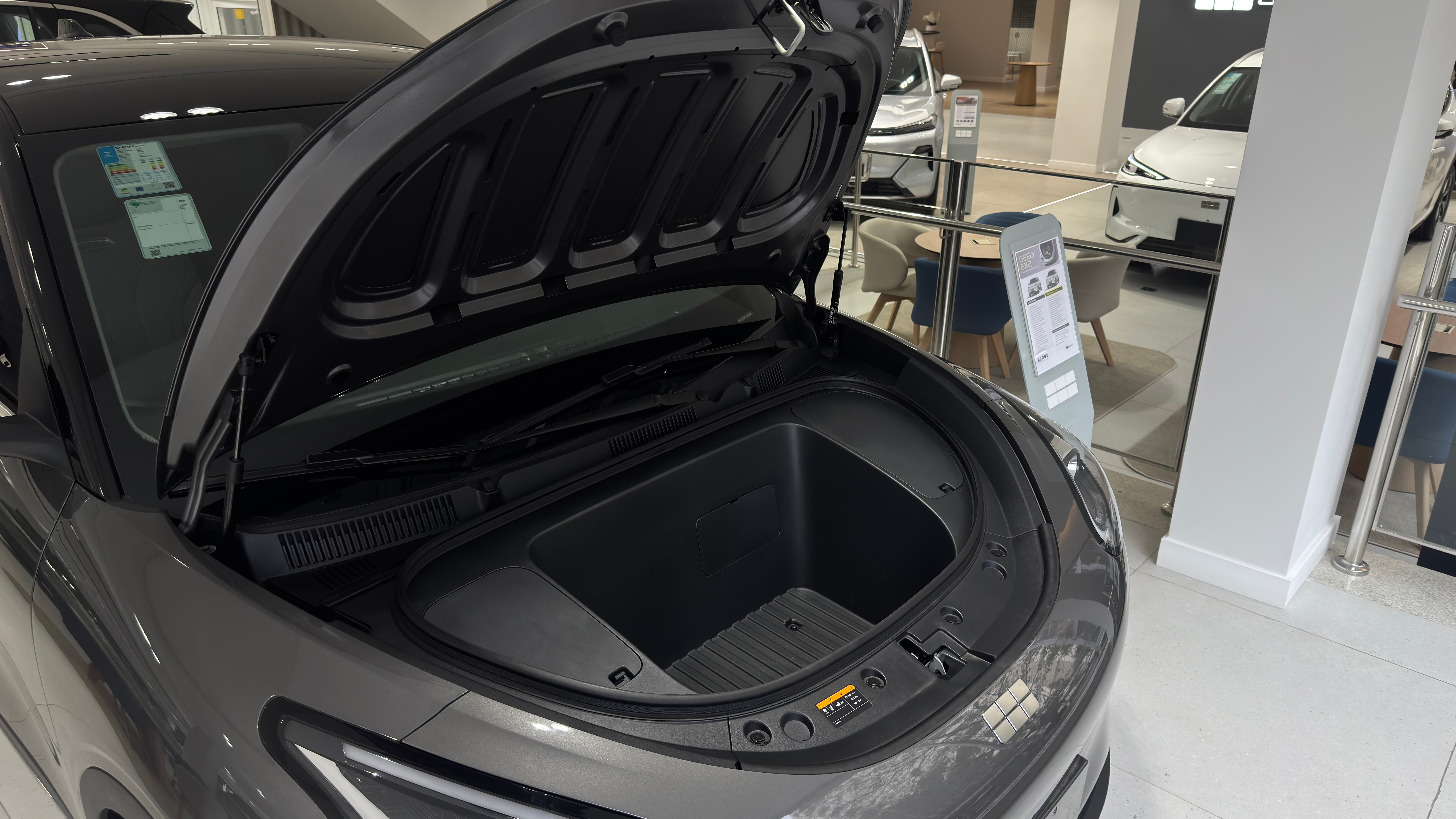 Geely EX5 elétrico em destaque, símbolo da chegada da montadora chinesa ao mercado brasileiro